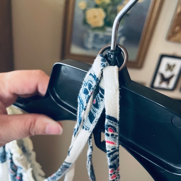 Free People Cha Cha tie front off shoulder stretch top MED white blue paisley - Picture 11 of 12